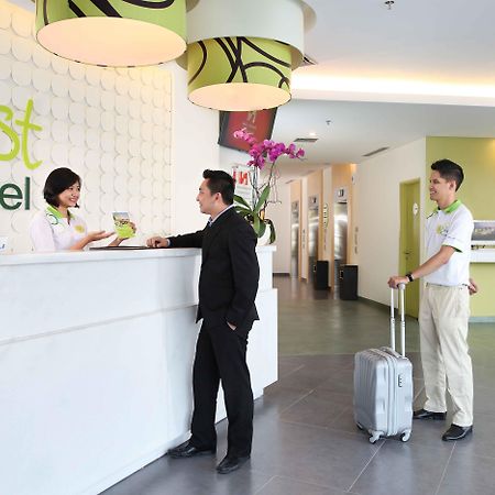 Zest Airport Jakarta By Swiss-Belhotel International Tangerang Eksteriør billede