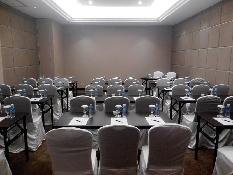 Zest Airport Jakarta By Swiss-Belhotel International Tangerang Eksteriør billede